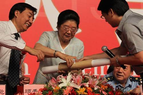 原全国人大常委会副委员长顾秀莲女士出席
本届“神墨杯”心算小博士国际争霸赛